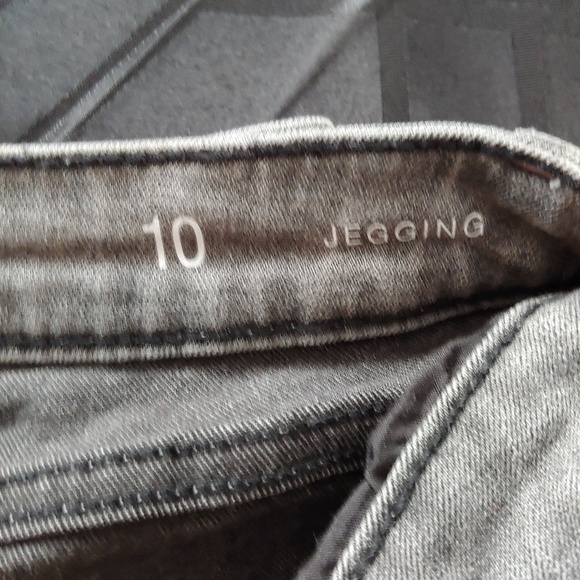 ANA (JCP) grey jeggings with lace on knee - Picture 3 of 4